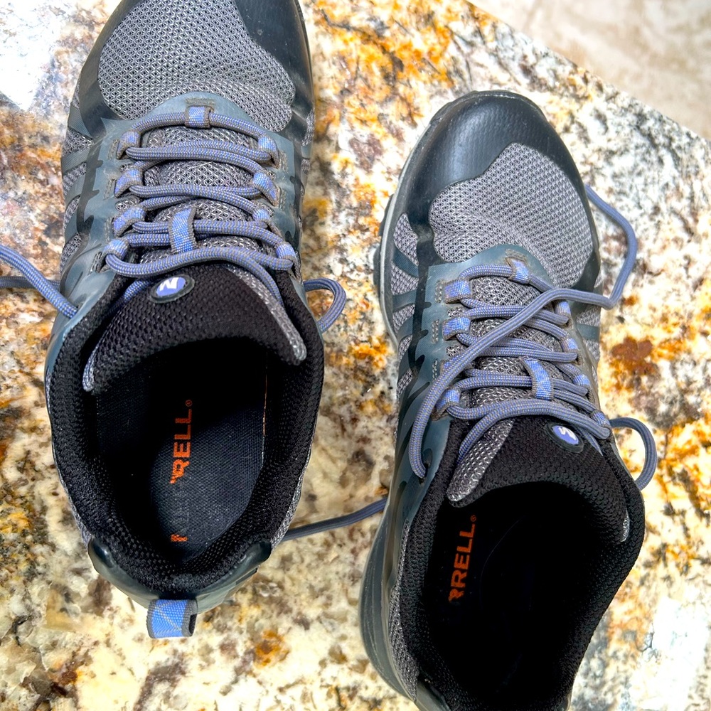 Size 7 Merrell Shoes - Picture 4 of 7